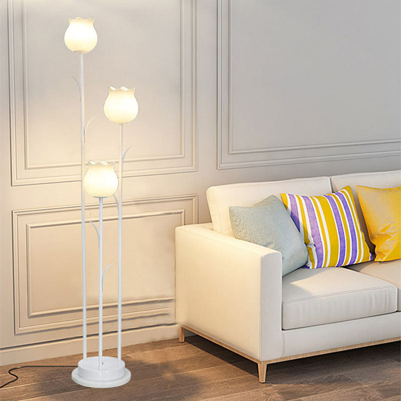 Fiorenza Stehlampe | Skandinavisches Design | Zylindrische Blütenform | 3-flammige Beleuchtung für Wohnzimmer