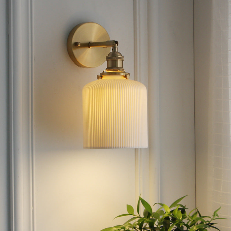 BrassGlow Japanische Retro Wandleuchte | Minimalistisches Design | Zylinder Oval | Messing & Lucite | 1-flammig