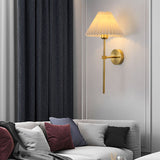 LumiElegance Vintage Wandlampe | Plissee-Stoffschirm | Eleganter Arm | Klassische Beleuchtung