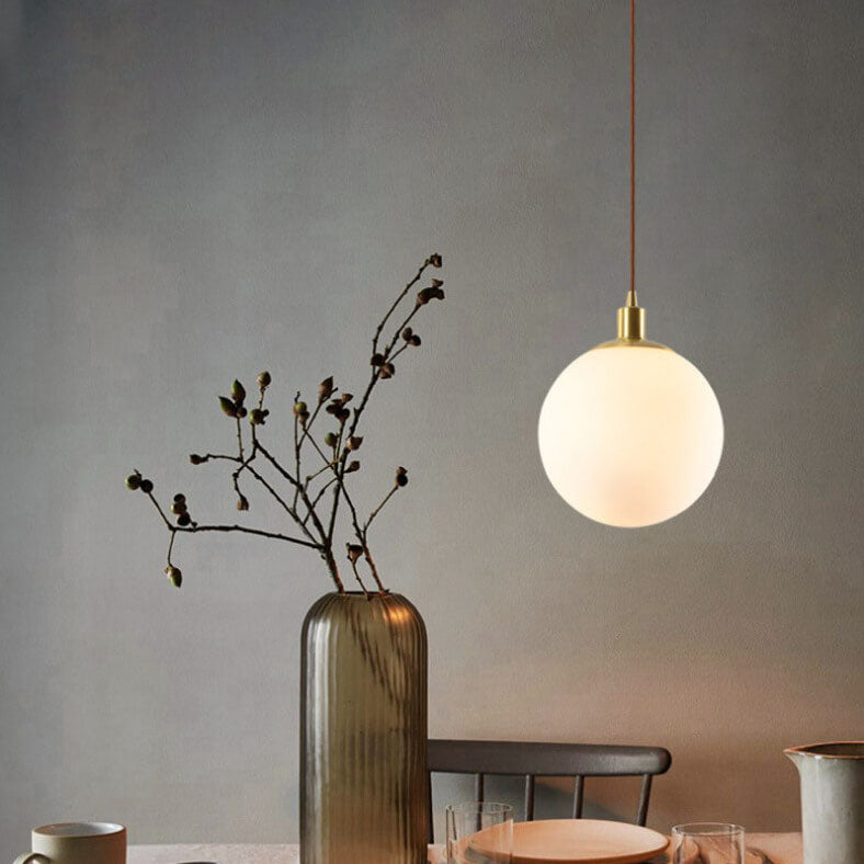 Orbilia Minimalistische Pendelleuchte | Weiße Kugel | Skandinavisches Design | Moderne Beleuchtung für Wohnräume