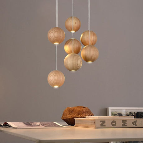 LumiOrba Moderne Hölzerne Kugel Pendelleuchte | Nordic Design | Vielseitige Beleuchtung