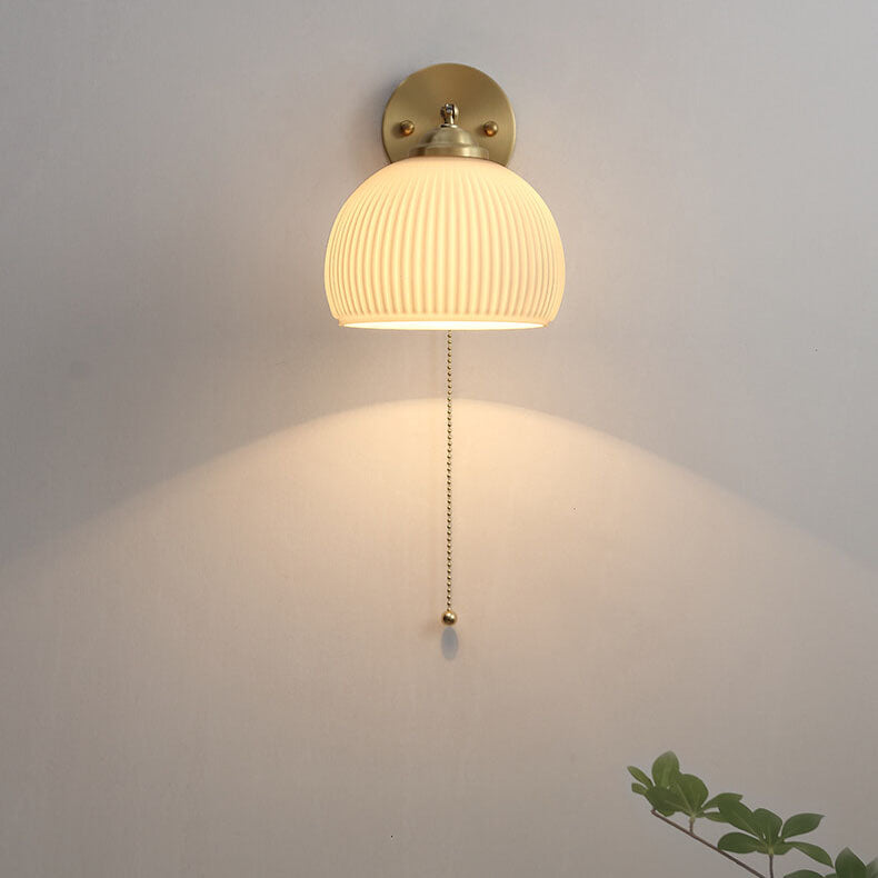 ScandiLume Nordic Wandleuchte mit Zugschalter | Milchglas & Messing Design | Strahlendes Stimmungslicht für Ihr Zuhause