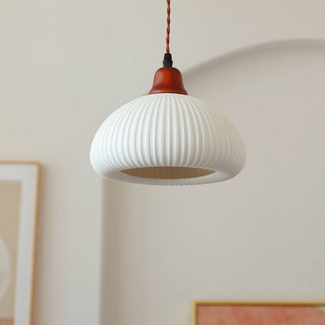 KyotoSphere Japanische Vintage Pendelleuchte | Gefaltete Keramik | Runde Holzkuppel | 1-flammig | Dekoratives Licht