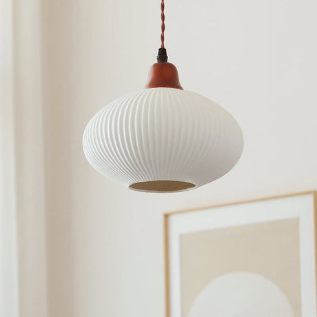 KyotoSphere Japanische Vintage Pendelleuchte | Gefaltete Keramik | Runde Holzkuppel | 1-flammig | Dekoratives Licht