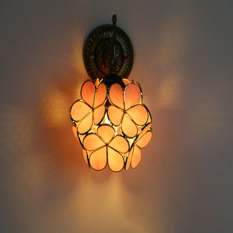 Bloomvielle Europäische Vintage Tiffany Wandleuchte | Blumenförmiges Glas | 1-Licht Design | Elegante Wandbeleuchtung
