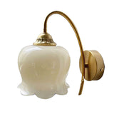FloraCrest Vintage Wandleuchte | Cremefarbener Blütenschirm | Resin & Metall | Elegantes Wanddesign