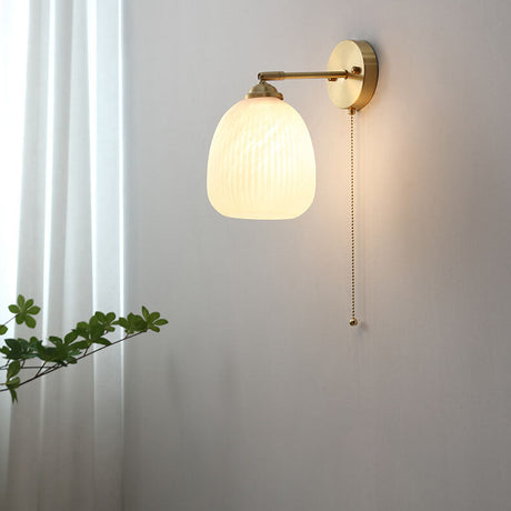 ScandiLume Nordic Wandleuchte mit Zugschalter | Milchglas & Messing Design | Strahlendes Stimmungslicht für Ihr Zuhause