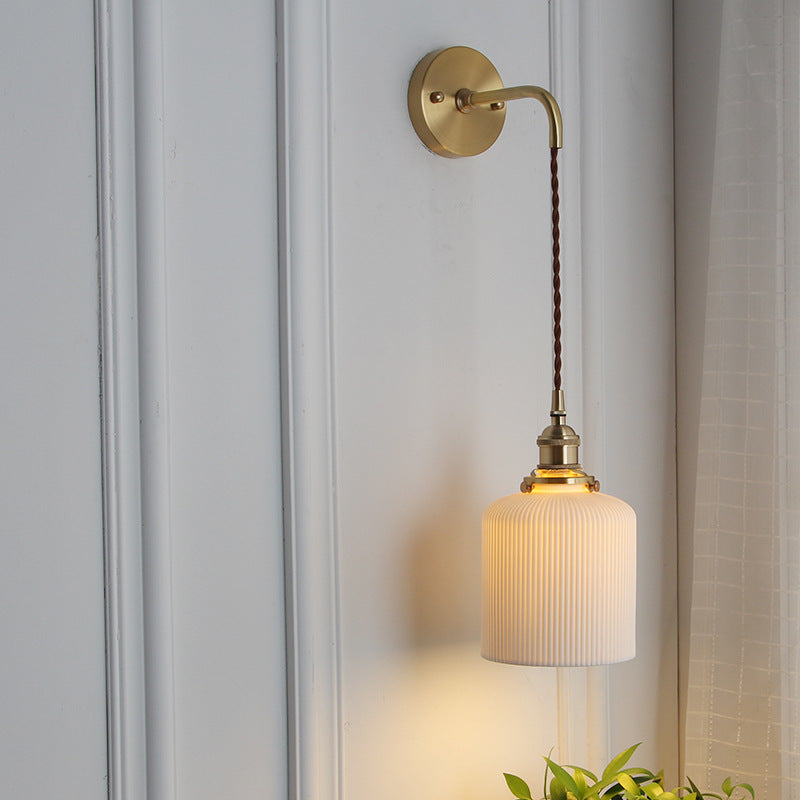BrassGlow Japanische Retro Wandleuchte | Minimalistisches Design | Zylinder Oval | Messing & Lucite | 1-flammig