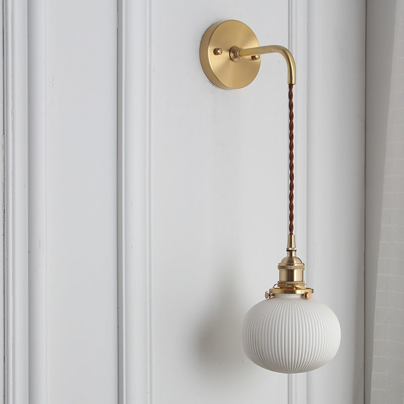 BrassGlow Japanische Retro Wandleuchte | Minimalistisches Design | Zylinder Oval | Messing & Lucite | 1-flammig