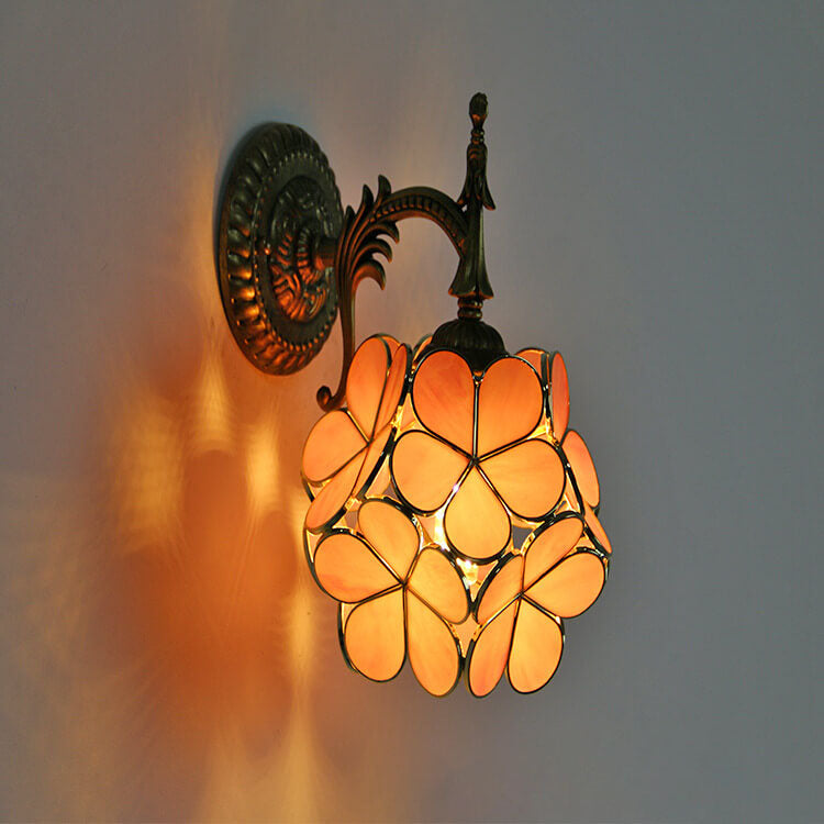 Bloomvielle Europäische Vintage Tiffany Wandleuchte | Blumenförmiges Glas | 1-Licht Design | Elegante Wandbeleuchtung
