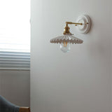 LumiZen Vintage Japanische Keramik & Messing Wandlampe | 1-Licht | Klassisches Design | Wohnzimmer Deko | Elegante Beleuchtung