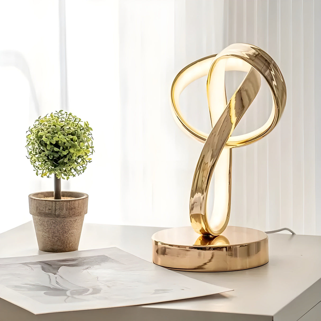 LuxeLoop Möbius-Ring LED Tischlampe | Luxus Leselampe | Modernes Design | Elegante Wohnraumbeleuchtung