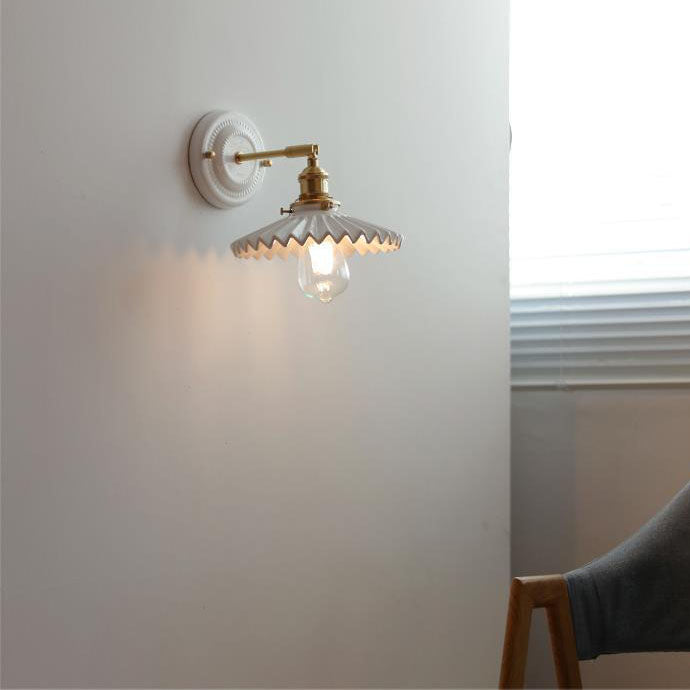 LumiZen Vintage Japanische Keramik & Messing Wandlampe | 1-Licht | Klassisches Design | Wohnzimmer Deko | Elegante Beleuchtung