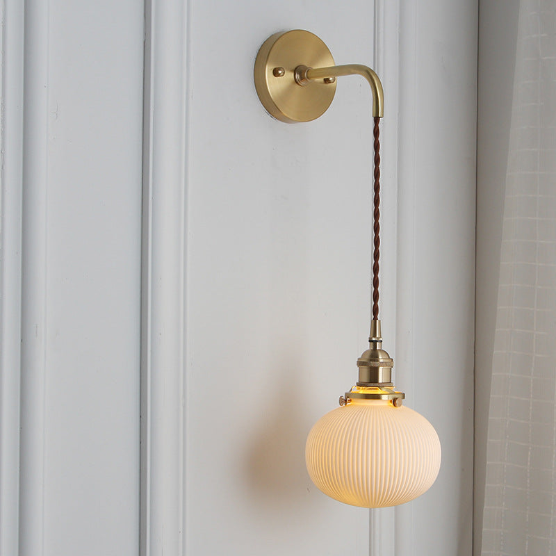 BrassGlow Japanische Retro Wandleuchte | Minimalistisches Design | Zylinder Oval | Messing & Lucite | 1-flammig