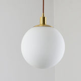Orbilia Minimalistische Pendelleuchte | Weiße Kugel | Skandinavisches Design | Moderne Beleuchtung für Wohnräume