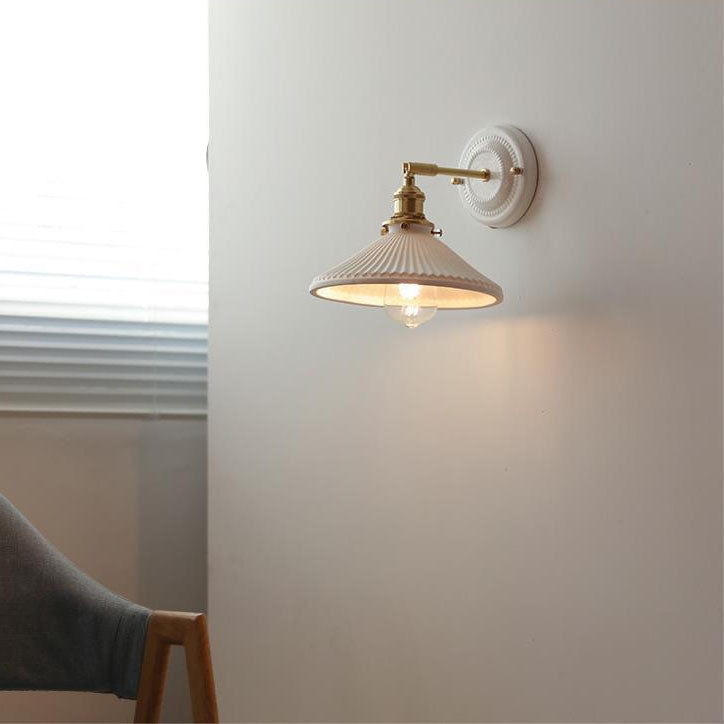 LumiZen Vintage Japanische Keramik & Messing Wandlampe | 1-Licht | Klassisches Design | Wohnzimmer Deko | Elegante Beleuchtung