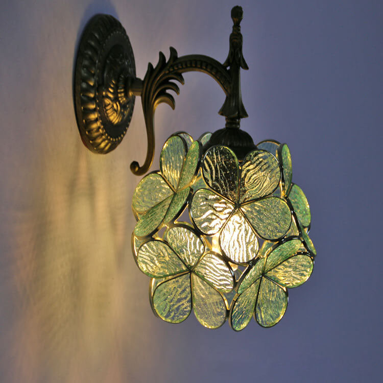 Bloomvielle Europäische Vintage Tiffany Wandleuchte | Blumenförmiges Glas | 1-Licht Design | Elegante Wandbeleuchtung