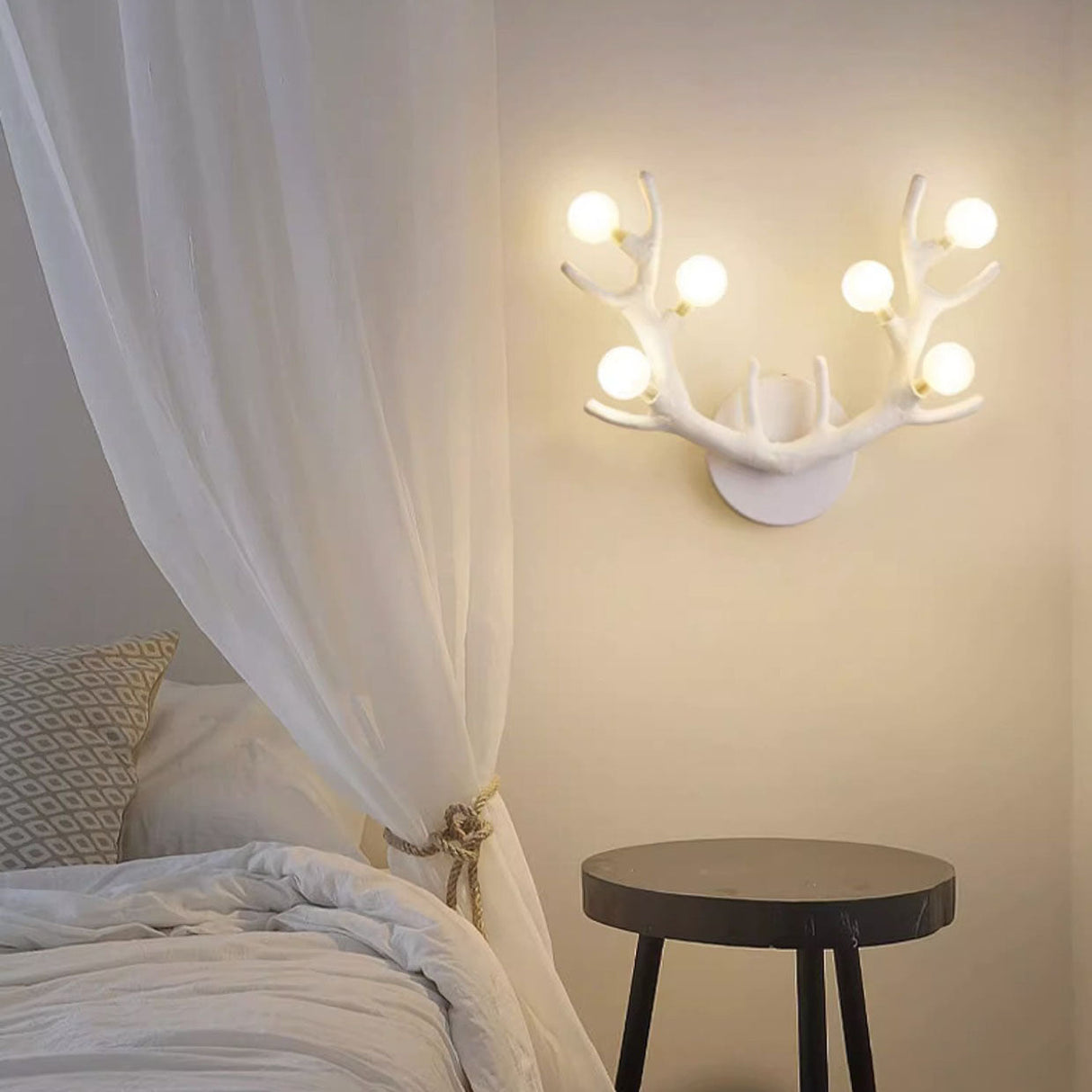 LumiStag Nordic Wandleuchte | Geweih-Design mit Glaskugeln | 6-flammig | Kreativer Baumzweig-Stil für Wohnzimmer & Flur