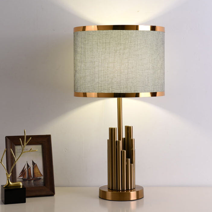LuxeShade LED Tischlampe | Zylindrisches Stoffdesign | Moderne Beleuchtung | Deko für Zuhause