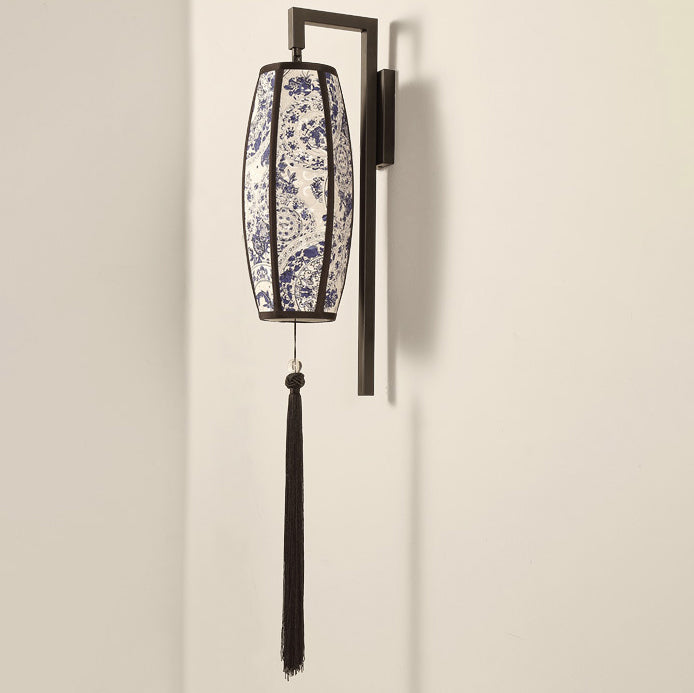 SinoGlow Wandlampe | Chinesisches Vintage-Design | Stofflaterne mit Quasten | 1-Licht