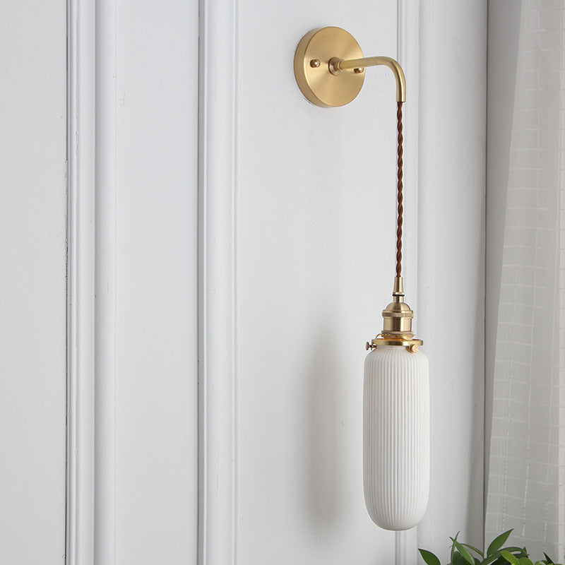 BrassGlow Japanische Retro Wandleuchte | Minimalistisches Design | Zylinder Oval | Messing & Lucite | 1-flammig