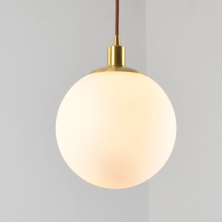 Orbilia Minimalistische Pendelleuchte | Weiße Kugel | Skandinavisches Design | Moderne Beleuchtung für Wohnräume