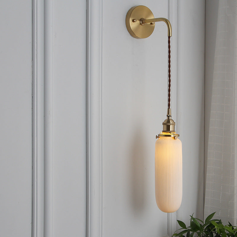 BrassGlow Japanische Retro Wandleuchte | Minimalistisches Design | Zylinder Oval | Messing & Lucite | 1-flammig