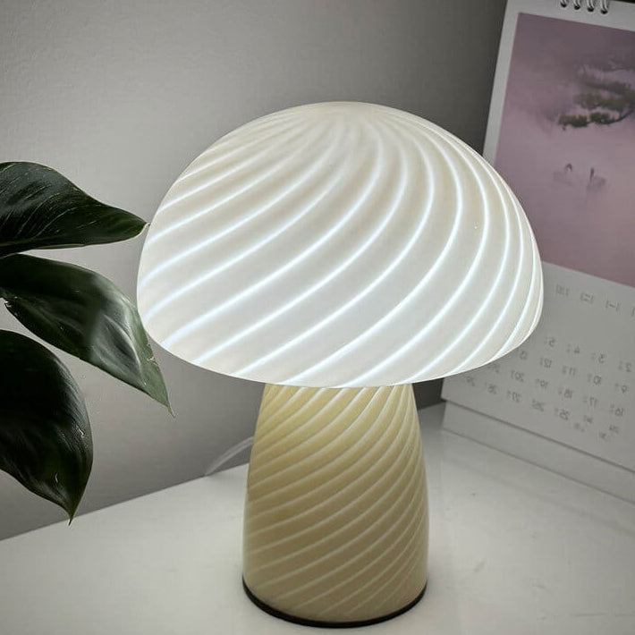 MushLuma Glas-Tischlampe im Pilz-Design | Minimalistisch & Modern | Warmes Stimmungslicht | Perfekt für Zuhause & Büro