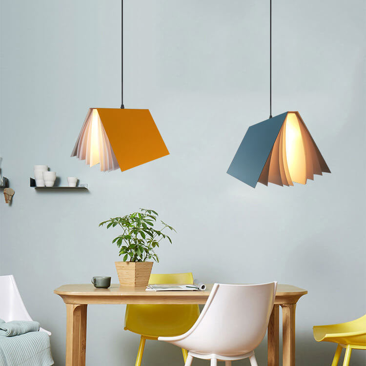 FlyLit Buchform Pendelleuchte | 1-Licht | Metall & PVC | Kreatives Design | Beleuchtung für Zuhause