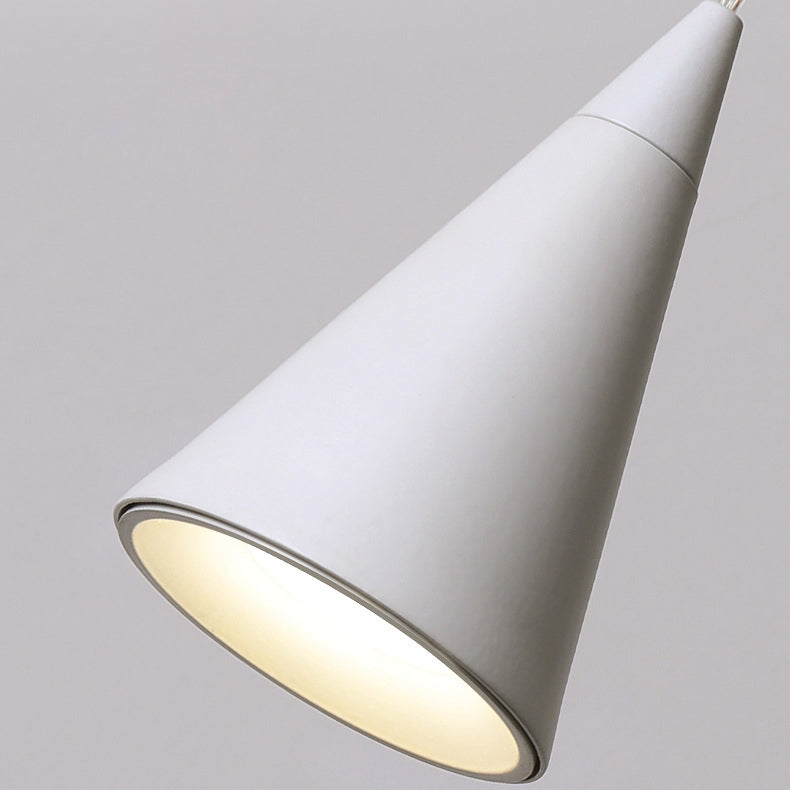 Conevia Minimalistische LED Pendelleuchte | Modernes Kegeldesign | Aluminium & Acryl | Stimmungsvolle Beleuchtung für Schlafzimmer