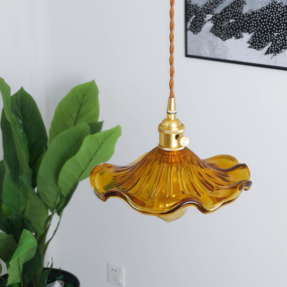 BloomGlow Hibiskus Design Tischlampe | Stilvolle Blumenlampe | Deko-Licht für Zuhause