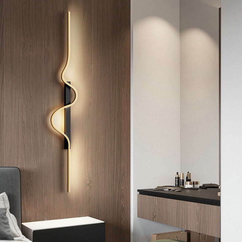 WaveLume LED Wandleuchte | Modernes Aluminium-Design | Welliger Streifen | Für Schlafzimmer & Wohnzimmer