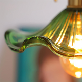 BloomGlow Hibiskus Design Tischlampe | Stilvolle Blumenlampe | Deko-Licht für Zuhause