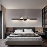 WaveLume LED Wandleuchte | Modernes Aluminium-Design | Welliger Streifen | Für Schlafzimmer & Wohnzimmer