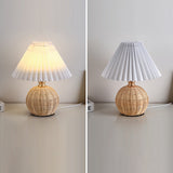 RattaLume Nordic LED Tischlampe | Geflochtenes Rattan & Faltstoffschirm | Stimmungslicht | Deko fürs Schlafzimmer