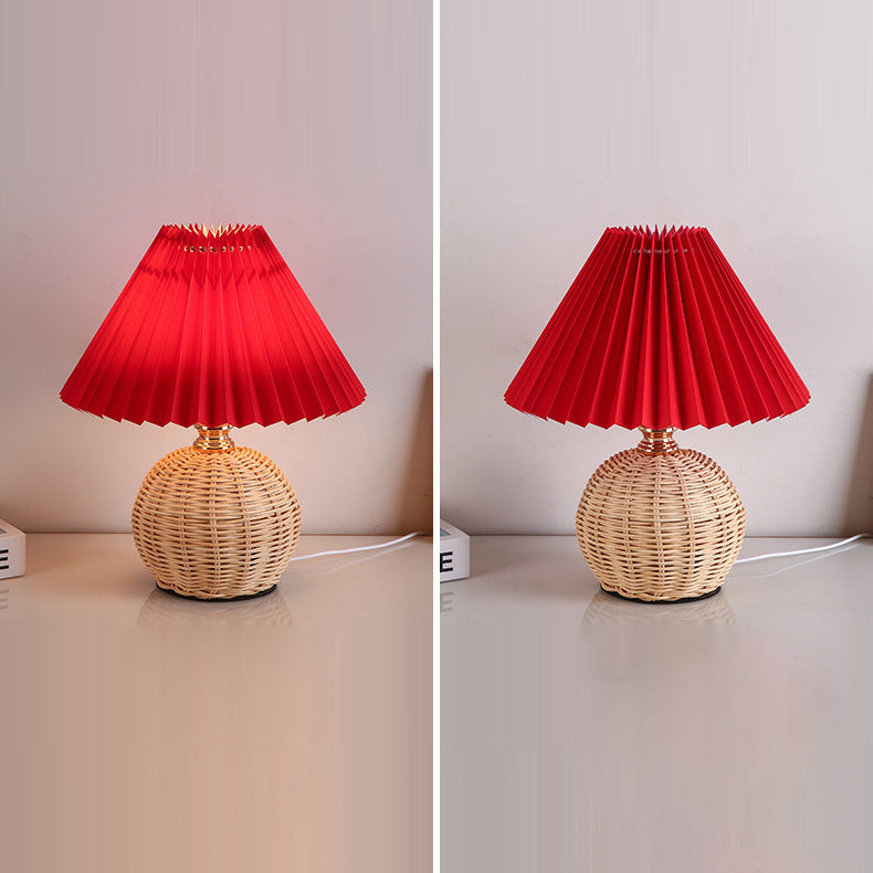 RattaLume Nordic LED Tischlampe | Geflochtenes Rattan & Faltstoffschirm | Stimmungslicht | Deko fürs Schlafzimmer