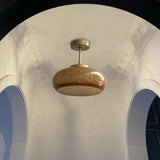 RetroLuxe Messing Deckenleuchte mit Gelbem Glas | Vintage Design | Semi-Flush Mount | Wohnraumbeleuchtung