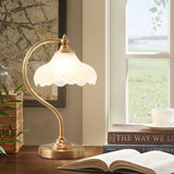 LustrePetal Vintage Tischlampe | Messing & Glasblüten-Design | Elegante 1-Licht Lampe | Dekoratives Licht