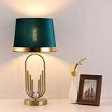 LustreOval Tischlampe | Modernes Luxusdesign | Goldene Ovalbasis & Stoffschirm | 1-Licht Tischleuchte für stilvolle Räume