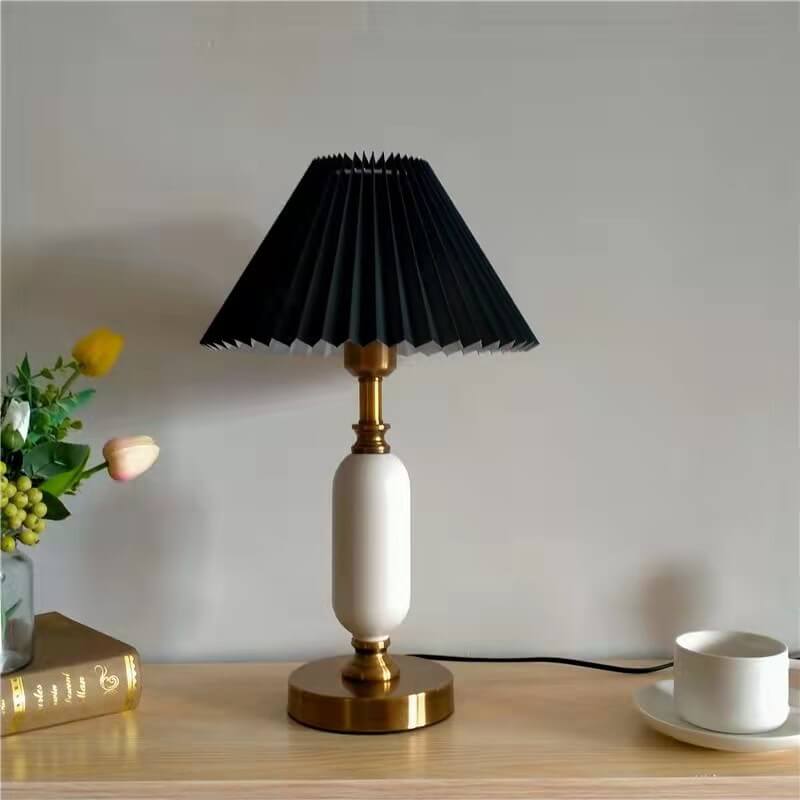 LumoRetro Vintage Design LED Tischlampe | Retro Faltenschirm | Kolonnenbasis | Stimmungslicht | Dekolampe für Zuhause