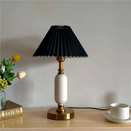 LumoRetro Vintage Design LED Tischlampe | Retro Faltenschirm | Kolonnenbasis | Stimmungslicht | Dekolampe für Zuhause