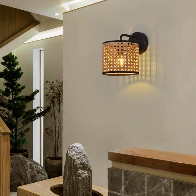 Ravelle Rattan Wandlampe | Modernes Webdesign | Trommelform | Stimmungsvolle Beleuchtung für Zuhause