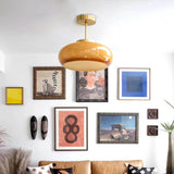 RetroLuxe Messing Deckenleuchte mit Gelbem Glas | Vintage Design | Semi-Flush Mount | Wohnraumbeleuchtung