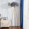 PlumeSphere Stehlampe | Elegantes Federdesign | 1-Licht Globus Stehleuchte | Moderne Beleuchtung für stilvolle Räume