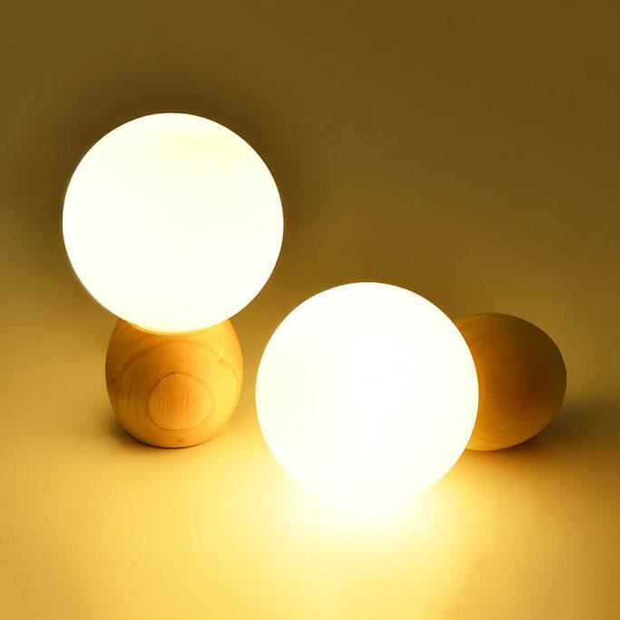 LumiOrbe Nordic Holz-Tischlampe mit Milchglas-Kugel | LED-Licht | Warmes Stimmungslicht