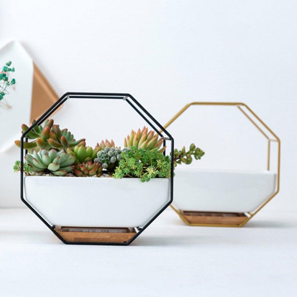 GeoFrame Keramik Wandpflanztopf mit Metallrahmen | Octagon Design