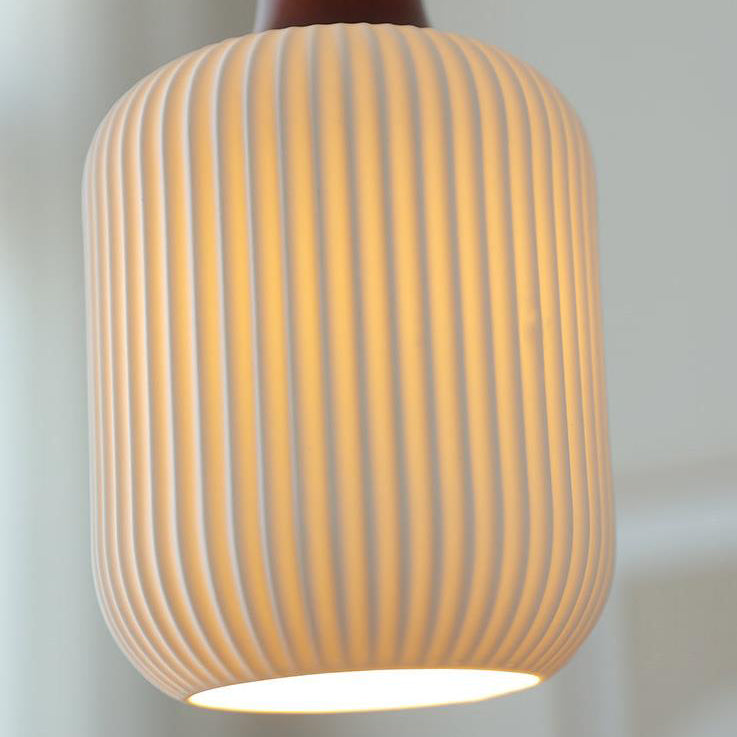 KyotoSphere Japanische Vintage Pendelleuchte | Gefaltete Keramik | Runde Holzkuppel | 1-flammig | Dekoratives Licht