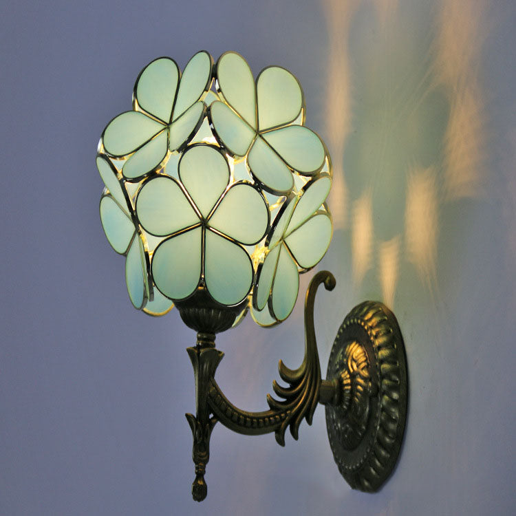 Bloomvielle Europäische Vintage Tiffany Wandleuchte | Blumenförmiges Glas | 1-Licht Design | Elegante Wandbeleuchtung