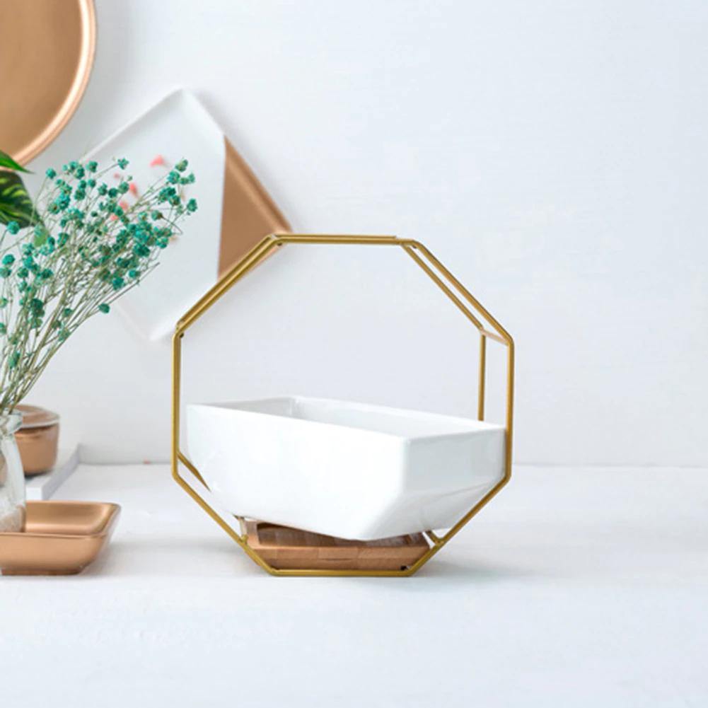 GeoFrame Keramik Wandpflanztopf mit Metallrahmen | Octagon Design