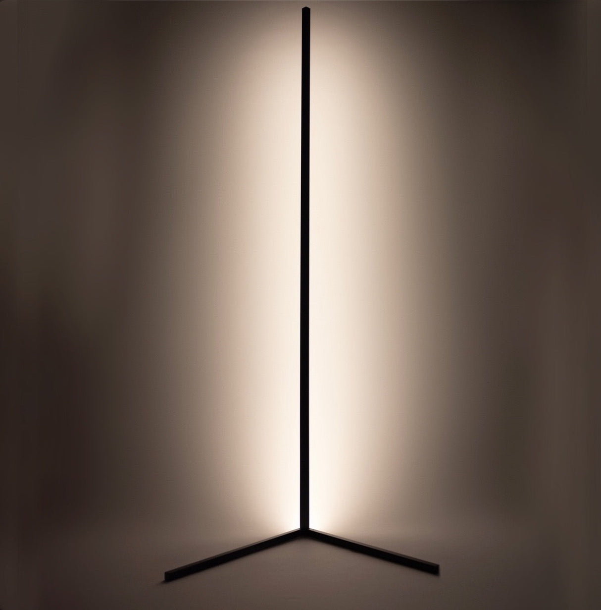 LumiCorner LED Eck-Stehleuchte | Modernes Design | Stimmungslicht | Dimmbar & Platzsparend | Perfekt für Wohnzimmer